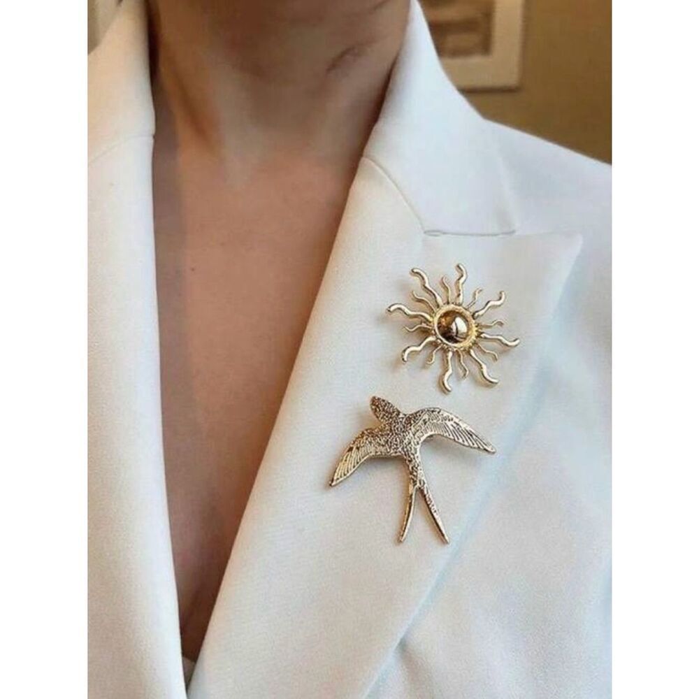 Gold Swallow Brooch M774 - Picture 2 of 4